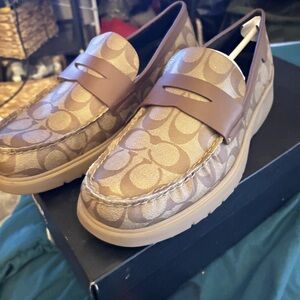 ❌SOLD❌E-NIB Coach CTYSL Signature Loafers Khaki/Saddle, Size 9D